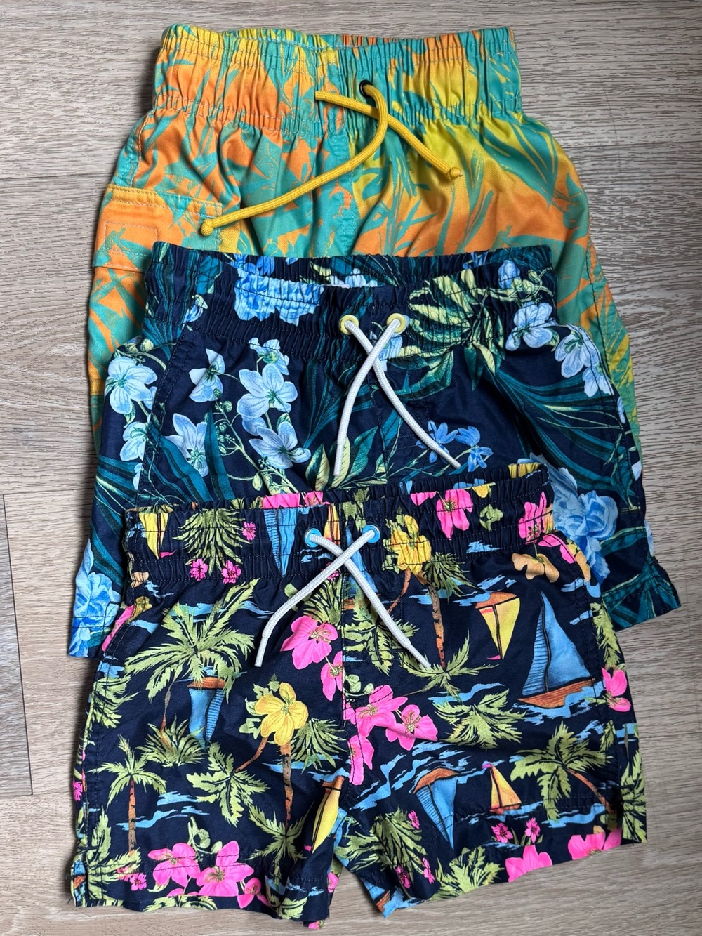 Old Navy 3 pairs of boys size extra small (4/5) printed swim trunks